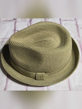 Country Gentleman Men's Straw Trilby Hat in Light Olive